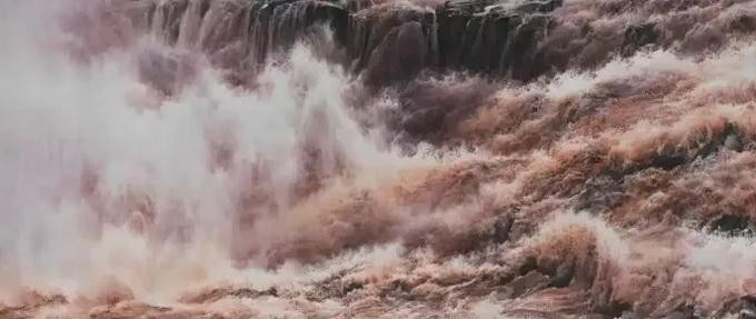 380万巨幅黄河画作遭泼墨，网友脑洞大开献修补良策