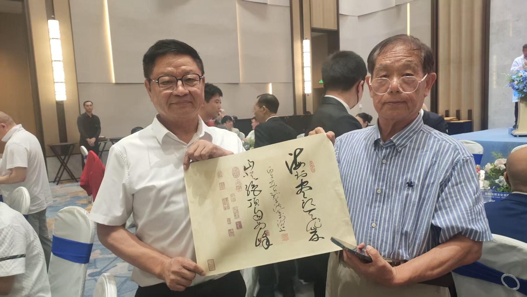 翰墨寄意，缔结商界真挚情谊