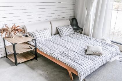 谜底作答＂生活迫人,揾食要紧,表演马戏为娱宾＂打一最佳生肖谜底释义最佳成语解释