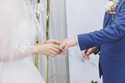 金牌谜底：墨守成规，自封固步，注定一生枉辛劳；无惧挑战，踏上险路，成功转眼可达到。打一准确最佳生肖