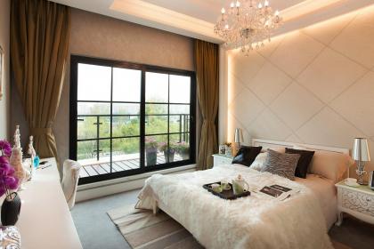 屈坐愁城,顿失方向,孤苦人生岁月长指打代表最佳生肖,释义成语精选解释!