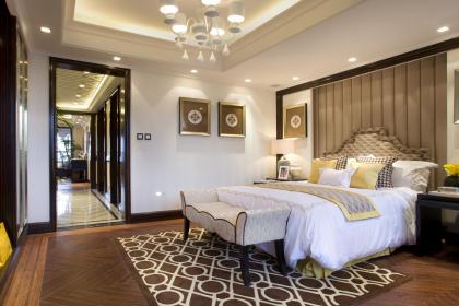 摆脱困局,振翅飞翔,自由自在谁不想？屈坐愁城,顿失方向,孤苦人生岁月长指打代表最佳生肖,释义词语精选