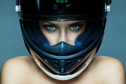 释义解释作答:二五成七推吉数,绿地之上有码开猜打一精准生肖揭秘解析,最佳释义词语阐述释