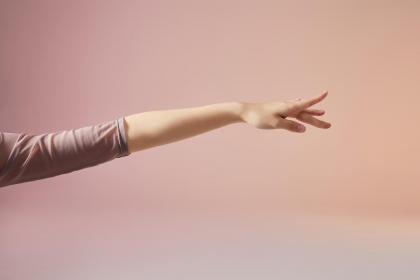 属羊人对于双手抱肩这个动作什么时候会做出来