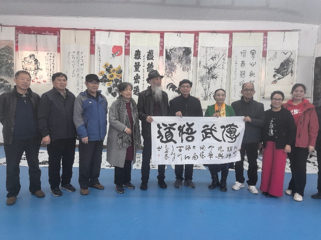 陈香梅世界艺术家协会书画笔会在京举行 17位名家挥毫共绘艺术盛宴 2025年10月8日上午10时,由陈香梅世界艺术家协会主办的“书画艺术交流笔会”在北京盛合体育中心圆满举行。来自全国各地的17(图4) 陈香梅世界艺术家协会书画笔会在京举行 17位名家挥毫共绘艺术盛宴 2025年10月8日上午10时,由陈香梅世界艺术家协会主办的“书画艺术交流笔会”在北京盛合体育中心圆满举行。来自全国各地的17(图4)